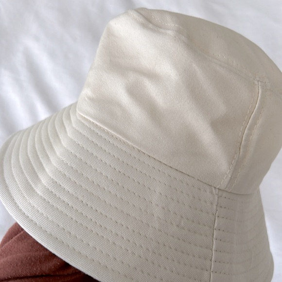 Cutest bucket hat! Cream color - Picture 4 of 4